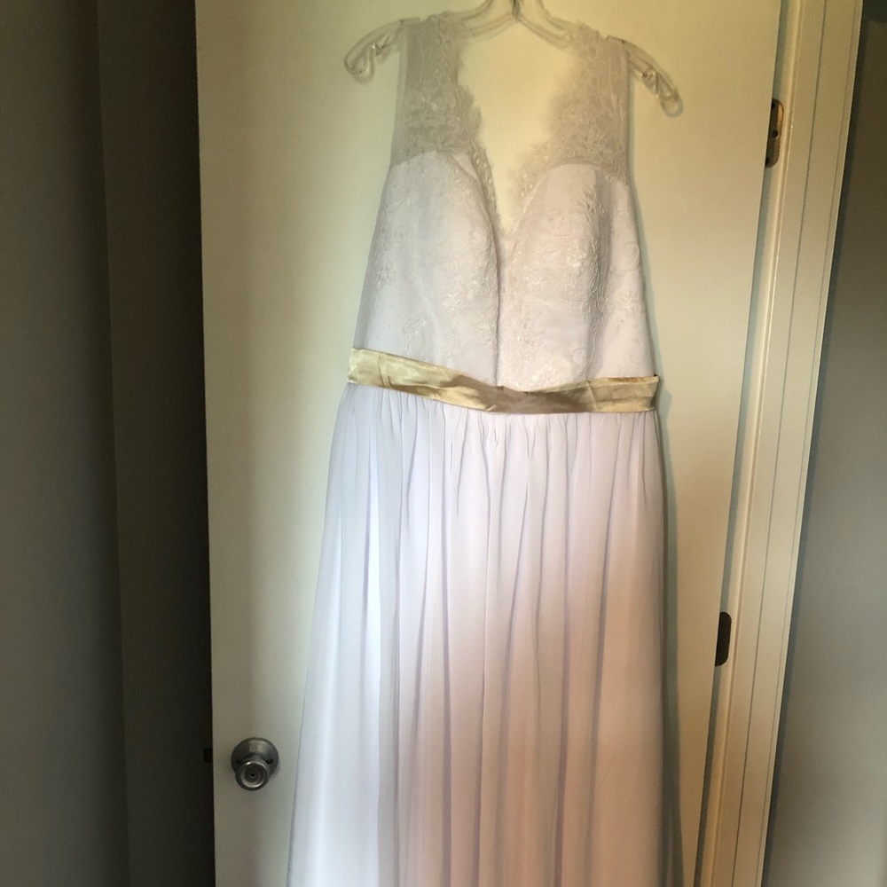 Wedding Dress - Picture 2 of 14